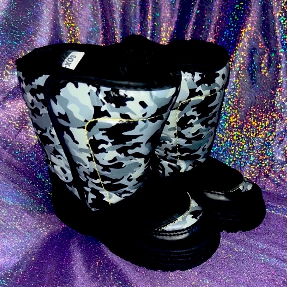 Toddler Camo Snow Boots - Picture 1 of 7